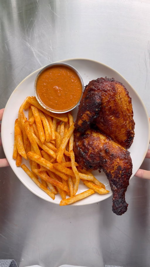Sometimes you have to just make it yourself… homemade peri peri chicken & peri chips, using @getgraza frizzle, sizzle and drizzle olive oil section. Absolutely loved playing around with their products on this one! Their mayo’s are all to die for! 🐓🌶️ #AD #GrazaPartner