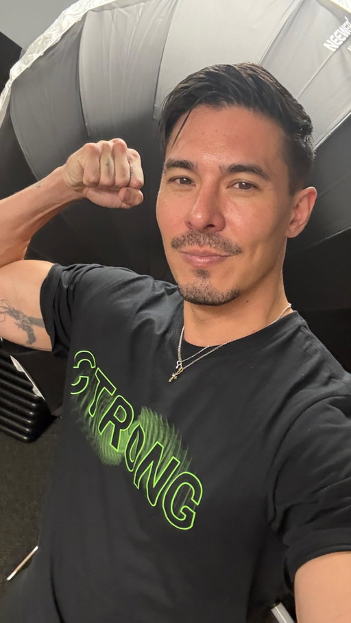 To move is to live, be it through martial arts, training, I encourage you to find a way to express yourself and stay fit. I was invited to try @wearestrongnation for my first time and loved the energy. 🙏👊