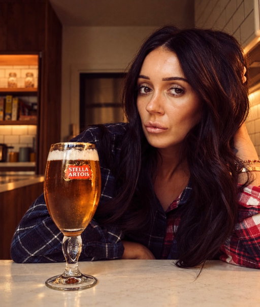 SATURDAY catch up! Drop of courage before I go 🍺 @stellaartoisuk

Notes ready 📑

Into town 🌆

Talking about my favourite subject 💀 thanks for having me @crimecon_uk

Drinkies afterwards 🍸🍾 @jessicabartlett_xx

Bed with @mcdonaldsuk is always a good end 🍟😴