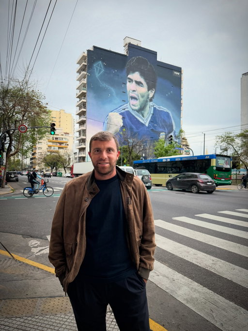 Less than 24 hours in Buenos Aires, 37 total hours flights, crazy emotions at Lionel Messi’s farewell… but couldn’t miss this one. Gracias siempre, Diego. 🔟♾️

From Argentina to Napoli. From the streets to eternity. 🇦🇷