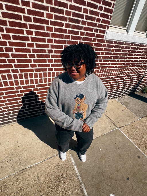 City got life in the NY 🍁

Featured fit:
@poloralphlauren NY Ball Bear Sweater 
@gap 90s denim 

#mascoutfits #simpleoutfits #fallfashioninspo #simplefits #mascfashion