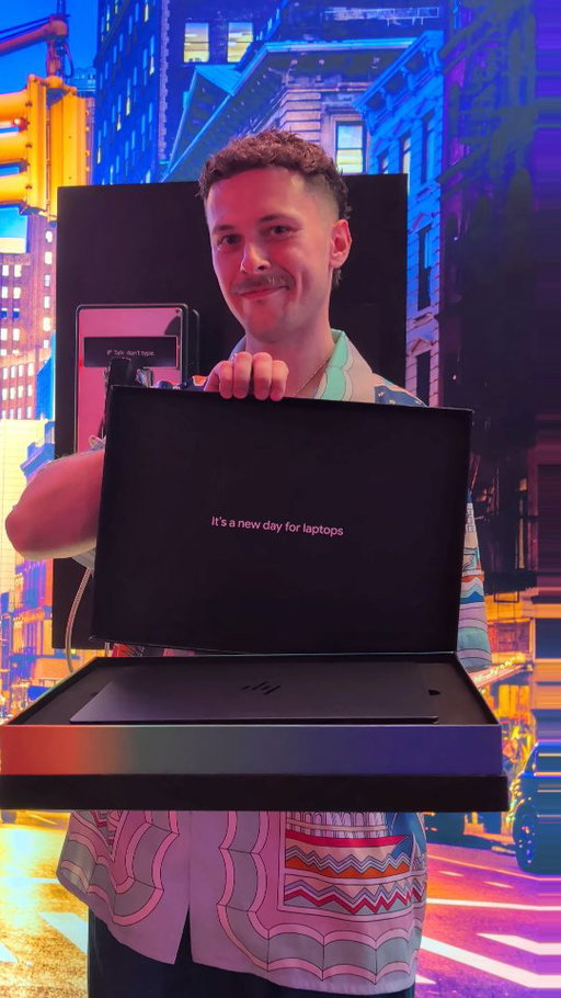 #ad We need all the help we can get with our renovations so we’ve headed to New York to discover firsthand with @google how our workflow is about to get a major upgrade with the Googlebook laptop! #googlebook