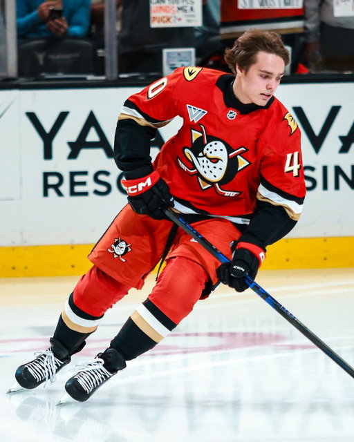 The youngest player to ever play for the @anaheimducks (18 years, 102 days): @klepovnikita 🦆