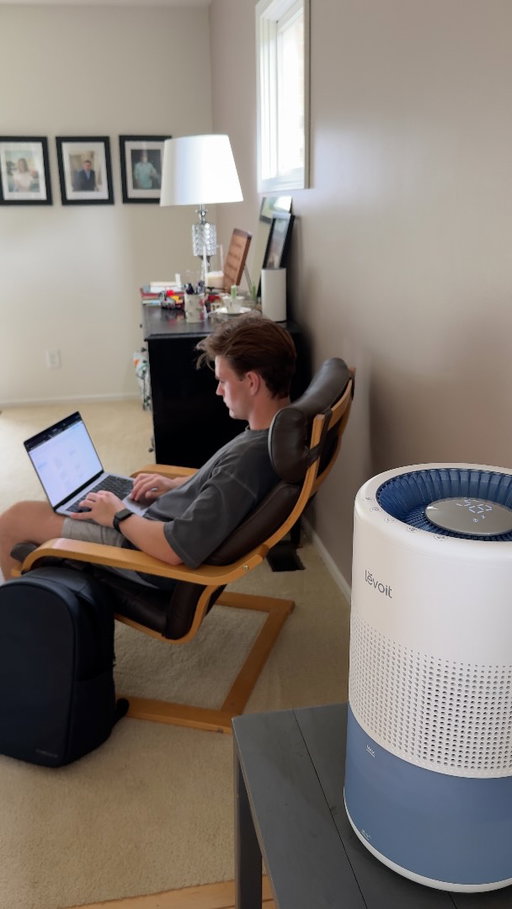 if you’re new to the humidifier game and don’t know where to start, try the superior studio smart humidifier from @levoitlifestyle. it’s the best humidifier in the game. 🙌🏼💨

#levoitpartner #levoit #hometech #hometechfinds #evaporativehumidifier