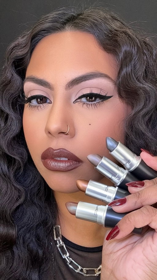 MAC Frosts are out and I had to recreate the @erinparsonsmakeup lip combo!!! 🤩

✨MAC Spanish Fly Frost lipstick 
✨MAC Chestnut lip pencil
✨MAC Root for me lip pencil 

#MACCosmeticsCanada #maccreator
#MACFrost #frostlipstick