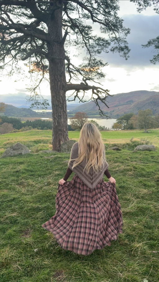 I can’t believe I visited this beautiful place from outlander @outlander_starz it’s absolutely stunning! Touching every stone!!
#outlander #outlanderseries #scotland #scotlandiscalling #jamiefraser