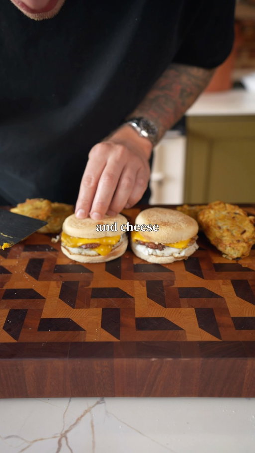 Fakeaway Sausage & Egg McMuffin (comment FAKEAWAY for this recipe & 100’s more in my recipe app) 🔥