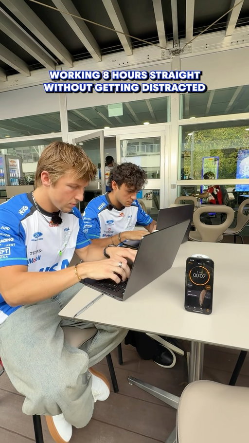 All in a day’s work 💻

#F1 #VCARB #SingaporeGP