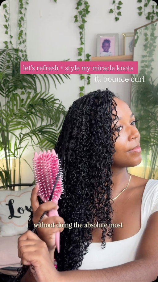 let’s refresh + style my miracle knots🤭

ok y’all it’s been a month ALREADY!!! so here’s how I refresh, bring the curls back + keep my natural hair underneath moisturized. AND the whole thing took me less than 10 minutes 👀

🫧 products used 🫧

@bouncecurl Thermal Guard Weightless Leave-In Conditioner Spray

@bouncecurl Define EdgeLift Brush

Full Miracle Knots install is already up! Comment MIRACLE and i’ll send you the deets to these products 🧚🏽‍♀️🤎
•
•
•
•
#miracleknots #naturalhaircare #bouncecurlbrush #bouncecurlpr #naturalhairjourney