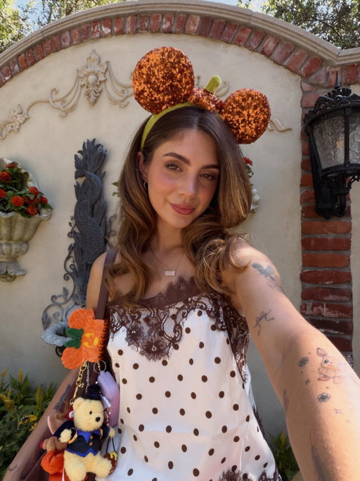 Halloween at Disneyland is everything 🥺🎃 see you soon blinky🎃
•
•
#disneylandhalloween #disneyinspo #disneygirly #disneyhalloweenoutfit