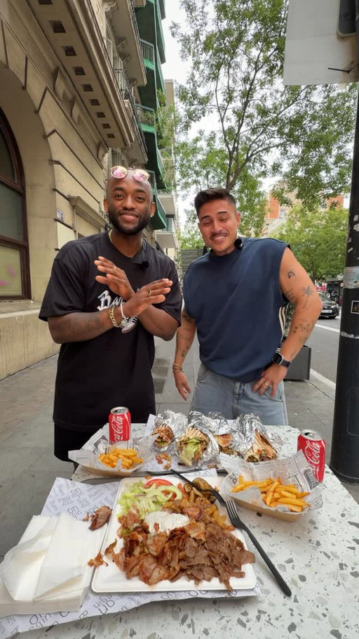 Rock, paper, scissors, kebab 🌯🇪🇸
Barcelona food tour getting competitive 😮‍💨 
#adidaslesmills #lesmillslivebarcelona