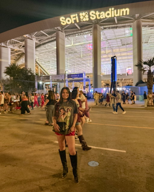 post concert blues & a heart full of 24k magic ❤️‍🔥

some songs take you back to a certain time in your life, and some artists grow up with you. @brunomars has been the soundtrack to so many chapters of mine, from high school crushes to grown-up love stories 🌹

forever a lover girl, forever a bruno mars girl.

ikaw pa rin, bruno. noon, ngayon, at palagi 🫶🏼

#brunomarslive #sofistadium #concertseason #brunomarsconcert #romantictour