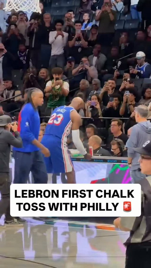 LeBron chalk toss will never get old man

Tune into NBA League Pass!