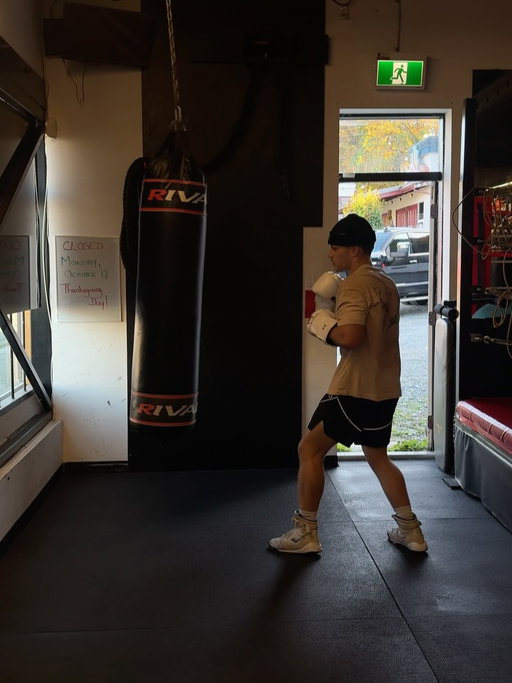 Work like you mean it.
-
-
-
#boxing #boxeo #boxingtrainjng #championmindset