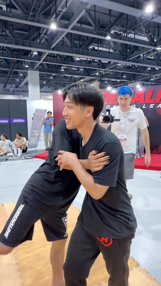 Easy snapu on dead floor

Get the official ATL gear before it’s gone. 🔥
#tricking #korea #adrenaline

@adrenaline_tricking
