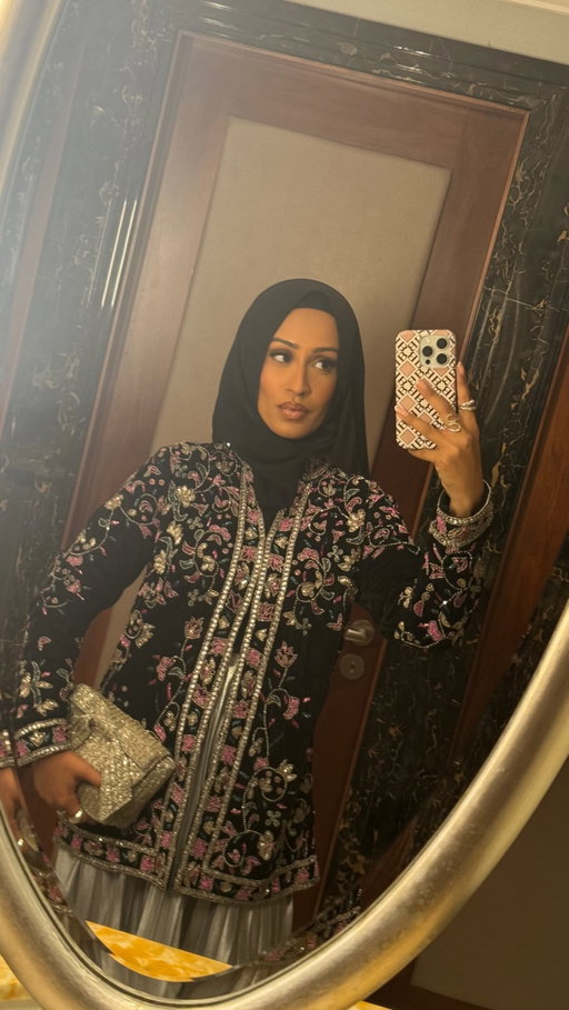 What the desi girlies wore to the #KayByKatrina event - so many more stunning outfits that I didn’t have a chance to film! 🥰

@atifaarshad 
@karishmua 
@zeewhatidid 
@aaliyah.jm 
@rumena_101 
@sabinahannan 
@modest_street 
@maryxm.mx 

#desigirls #browngirls #desioutfits #katrinakaif @kaybykatrina @spacenk