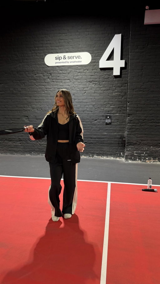 What an incredible night hosting sip & serve presented by @smartwater 💙

Nothing like the city coming together to play some pickleball!! 

My absolute favourite water with both alkaline and antioxidants. Helps me recover and hydrate, with 9.5+ph and antioxidants.🤝

Stay hydrated with that crisp taste my friends! #smartwaterpartner #ad