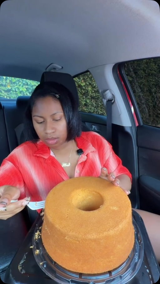 Would you try this fish sandwich? 🐟🥪

Via @glopunzo 

#fishsandwich #poundcake #foodexperiment #friedfish