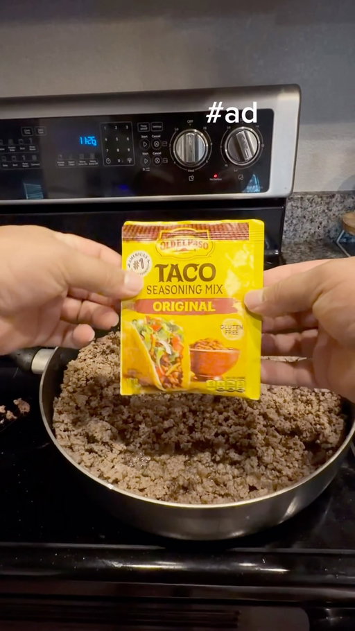 #ad As a big family, quick and easy meals are our go to. 🌮 With all the chaos of moving a family of 10 across states, 🚗✈️ we decided to keep it simple by building the kids a build-your-own taco bar with @oldelpaso . 🌮🥬🧅 Kids were happy they got to choose their own toppings and one less thing to worry about. ☺️ Visit OldElPaso.com for more recipe inspiration! #oldelpaso #tacos #simplemeals