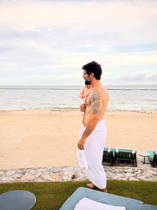 After a long season, I took my daughter into the sea, made guac with friends, and spent slow days with my favorite human in the world. 

With gratitude, love and weights 💪🏼