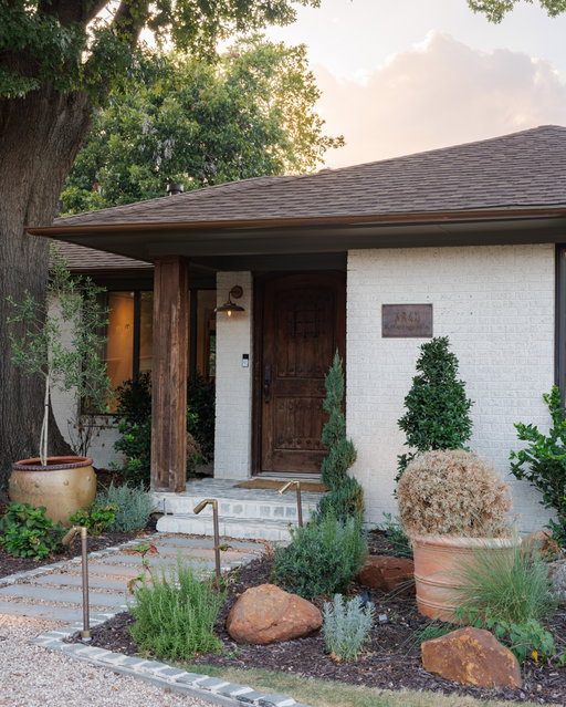 One of one. Rare, laid back living in the heart of Lakewood. Thoughtfully reimagined by Ruoti Design, this home is rooted in natural materials, rich textures and finishes chosen to become even better with time. 4 bed | 2 bath | 2,257 sq ft | Pool + Garden House

6861 E Mockingbird Lane

Listed by CompassDFW Agent @rachaelstafford_realestate @ruotidesign

#CompassDFW #DFWRealEstate #DallasRealEstate #DallasHomeForSale #DallasTX