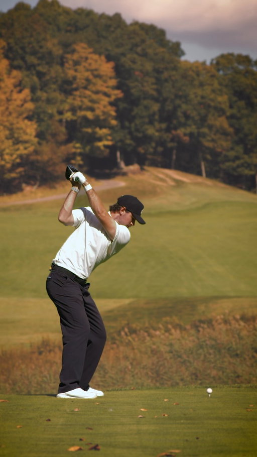 Fades in the Fall, can’t beat it 🍁🍂 @peoplesleaguegolf