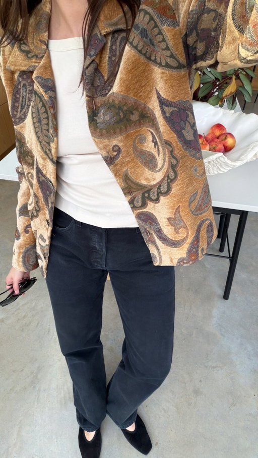The Vinted gods were looking down on me on this day. Steal my search terms: ‘vintage tapestry jacket’, ‘vintage embroidered jacket’ and ‘vintage paisley jacket’.