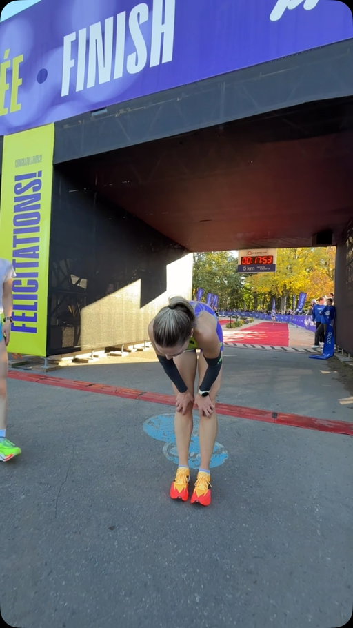 Votre championne du 5 km  @sportsexperts 

Julie-Anne Staehli est la première femme à franchir la ligne en 15 min 49 sec @jastaehli 

5 km, plein gaz. 

🏁 Championnats canadiens du 5 km @athleticscanada