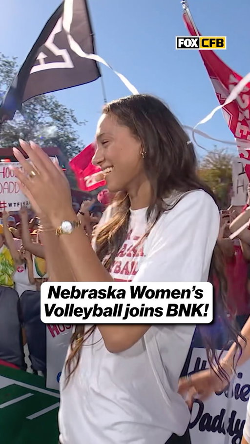 The undefeated @huskervb stars Andi Jackson, Harper Murray, and Bergen Reilly joined the show