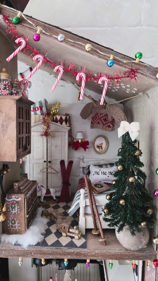 The SWEETEST miniature Christmas mouse bedroom in all the land! 🐭❤️🎄

Soak in all the itty bits of this very cute mouser bedroom my friends! From the bedding & pillows, to the candy jars, Xmas tree, gingerbread dollhouse, I'm OBSESSED. So JOYFUL! *SAVE FOR INSPO 🫶🤍

My Christmas shop, where you can shop these items will be open soon! Stay tuned for the announcement and make sure to follow along xo 

#mailegworld #mousehouse #christmasdollhouse #christmasminis #xmasminis
