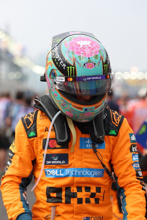“Unacceptable.” That was Andrea Stella’s word for it. 👀

Norris and Piastri made contact on the final lap of the Singapore sprint, costing McLaren valuable points — and now Red Bull are just 11 points behind in the constructors’ fight.

Stella wants answers before the race on Sunday. And the two McLaren drivers start alongside each other on the grid. 👀

Full story at the link in bio.