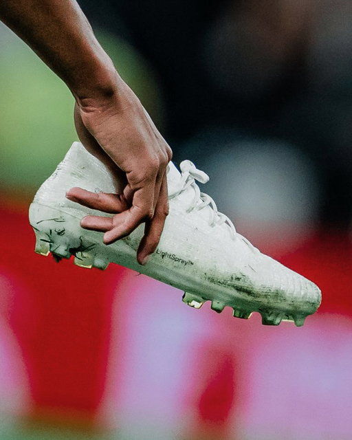 There’s never been a boot like this before. 

Follow the journey with us.

ON-DCPT-KM010.

#DreamOn #LightSpray