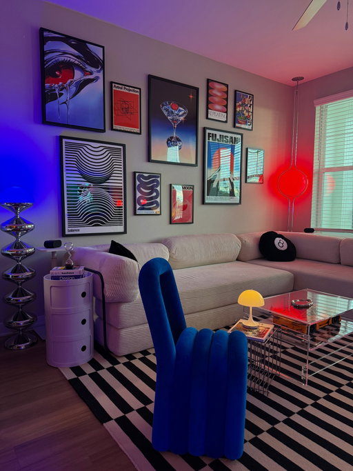 My space age pop apartment, one corner at a time. The real owner is featured on the last pic. Which one is your favorite?

#apartmentaesthetic #spaceage #homedecor #boyapartment #midcenturymodern