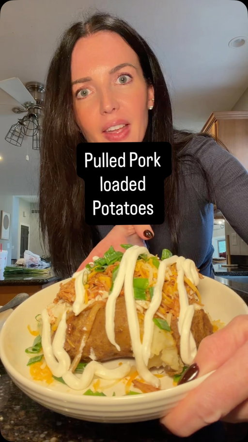 Pulled pork loaded potatoes Today! 

#easyrecipe #cookwithme #quickdinner #easyrecipeideas #eatwithme
