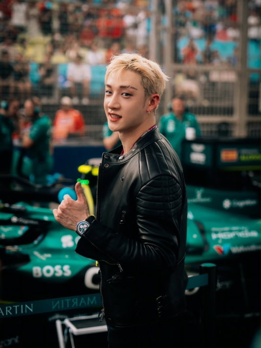 Thrilled to have @gnabnahc from @realstraykids joining us trackside. @breitling 

#SingaporeGP