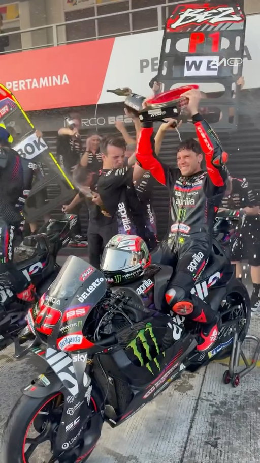 Aprilia party mode: ON 🎉

#IndonesianGP 🇮🇩 #MotoGP