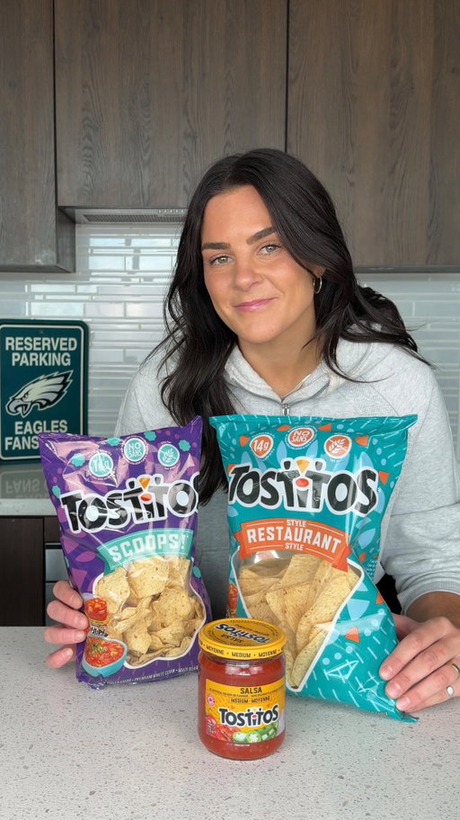 Philly Cheesesteak Nachos - inspired by the Philadelphia Eagles! This is what happens when @tostitoscanada , the official chip and dip of @nflcanada , shows up on game day. 🏈🔥

What’s your go-to football Sunday spread?

#Ad #Tostitos #FootballSunday #FootballSundayRecipes #Nachos