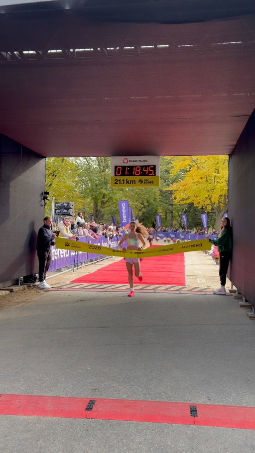 Votre championne du 21 km @shopsante 

Marie-Eve Turcotte remporte le demi-marathon en 01:18:48 

Incroyable! 😮‍💨