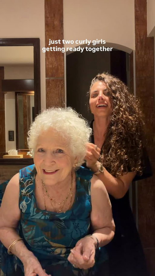 When people ask me where my curls come from 🥹 just two curly girls getting ready for @_noemiefox wedding welcome dinner 🥰🥹