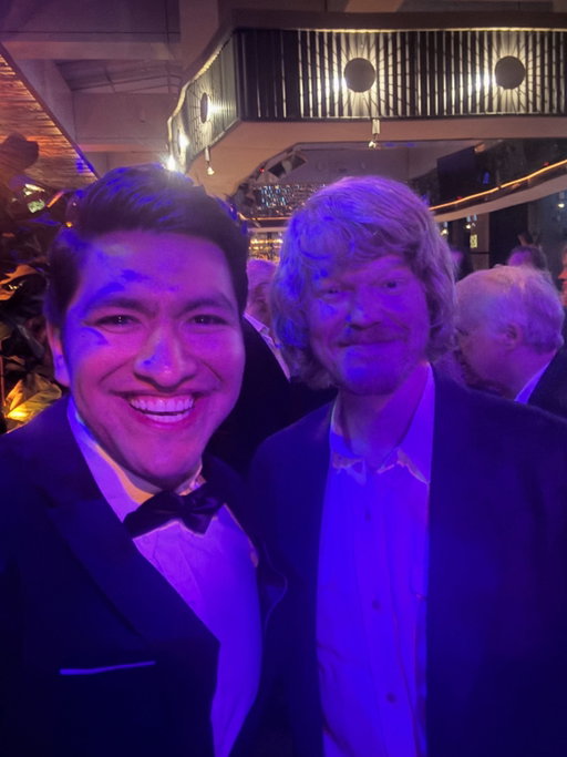 Had the pleasure of meeting Jesse Plemons at the Digger premiere! Jesse is truly a chameleon of an actor, exceptional at playing characters you love to hate. Breaking Bad is my favorite show of all time and his portrayal as Todd is disturbing and unforgettable. You know he’s a great actor when bro is not as crazy in person as these guys 😂🔥 @blurayangel 

#digger #jesseplemons #blurayangel #breakingbad #blackmirror