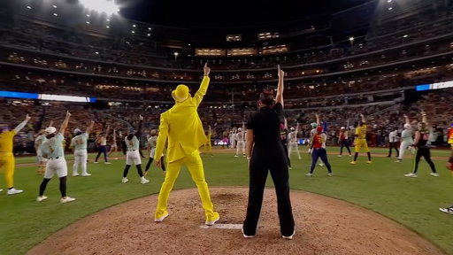 All six teams performing at the first ever Banana Bowl to an original song “Look What We Made” was a moment we’ll never forget🤍