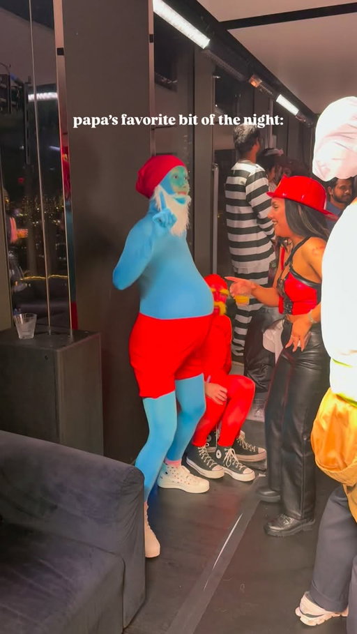 perhaps the one time i can legally pants myself! u always need a good bit on halloween

#halloween #papasmurf #funnycostume