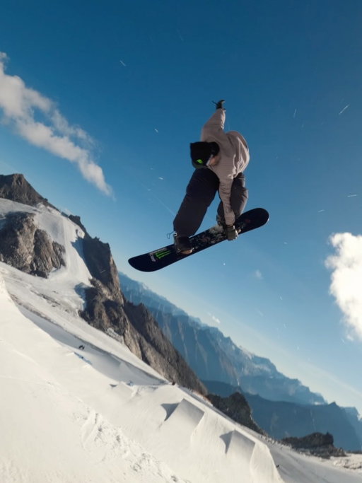 Dusting off the cobwebs 🕸️ 

#MonsterEnergy #Snowboard