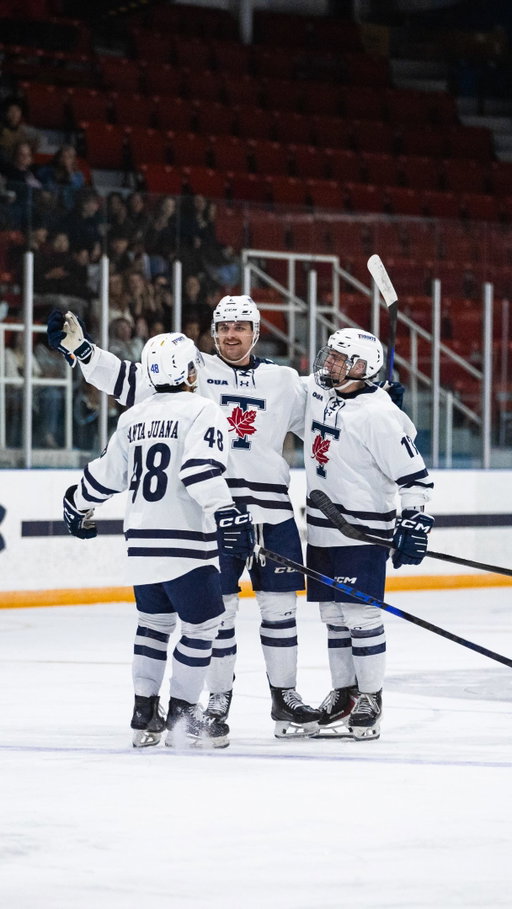 Happy Thanksgiving from the Varsity Blues Men’s Hockey team! 🦃🏒

We asked the team: What’s your favourite Thanksgiving food?