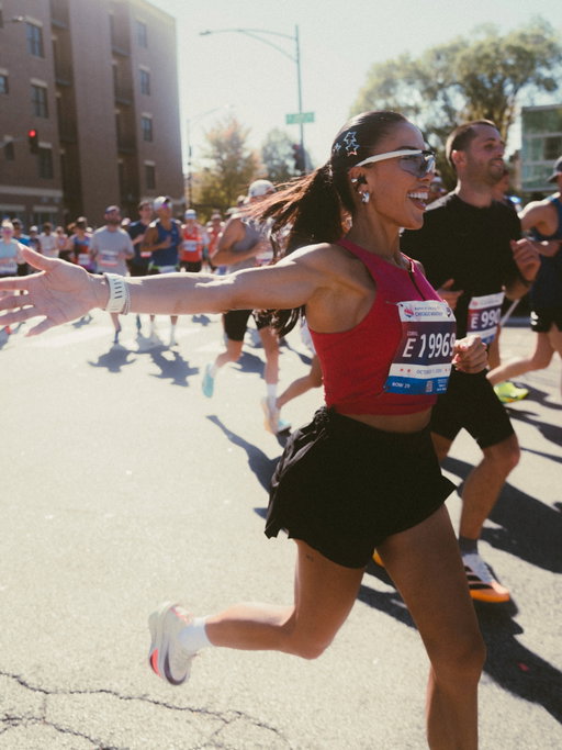 4th World Marathon Major ⭐️⭐️⭐️⭐️ and ALL smiles through the course!!! Chicago, I had the BEST time!!!! the energy, the cheers, the love was felt. Pilsen had me feeling like I was coming in first place hahaha truly an unforgettable experience!!! I loved it so much 🥹❤️

A huge thank you to @strava for giving me the opportunity to experience this incredible race! Forever grateful !!

Photos 1-3 by @carlnard 
Photo 4 by @sonovisualss