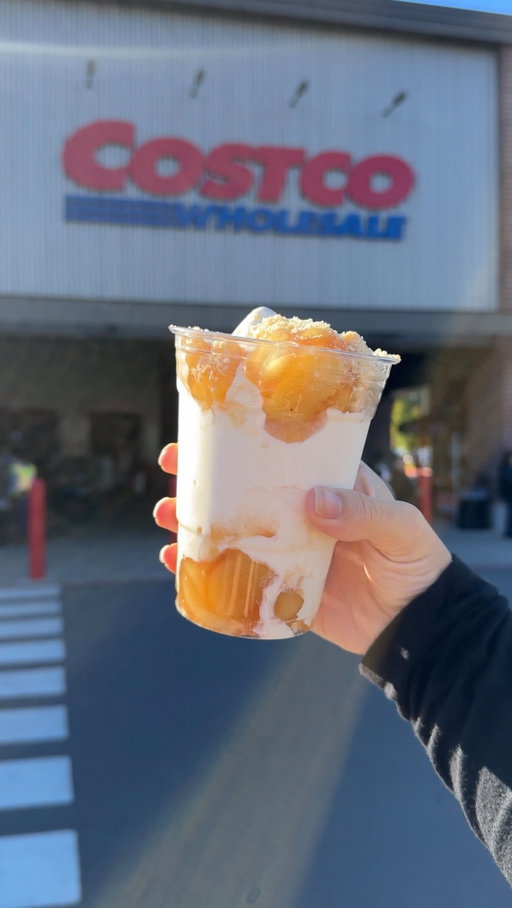 Costco just came out with a brand new Vanilla Apple Pie Sunday it’s only here for a limited time.

This is such a fun Fall forward flavor!

Apple pie filling, topped with crumbles with their classic vanilla ice cream. 

Will you be trying this one? 

#CostcoDessert #CostcoNewDeals #icecream #costcofinds #applepie