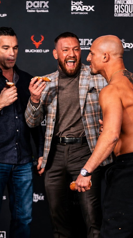 BKFC FIGHT CUT | JOHN GARBARINO vs APOSTLE SPENCER
This video has EVERYTHING 😂 Legendary cannoli, Conor McGregor, faceoff drama, a clean knockout, pure emotion… and even a marriage proposal — all in under a minute.

@teamgarbarino 

#BKFC #BareKnuckle #Knockout #KO #CombatSports