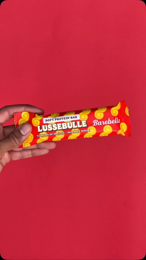 Meet Lussebulle! 💛🎅 A gooey Xmas treat with the taste of a classic lussebulle, 16 g of protein and no added sugar. Tag someone who needs to try this! 👇

#barebells