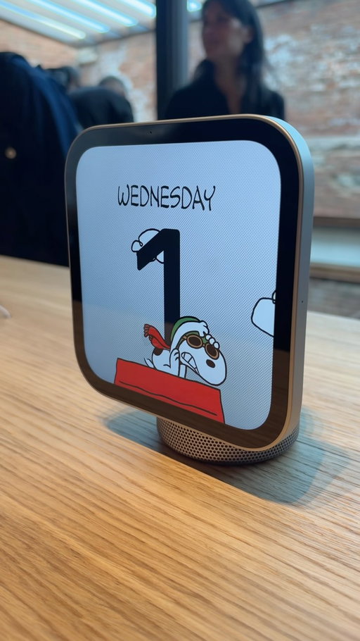 FIRST LOOK at the new Apple HomeView! $299
Pre-Order Now. 
Available November 13th
- 7-inch Liquid Retina Display
- Siri AI
-Speaker Base
- 4 Colors: