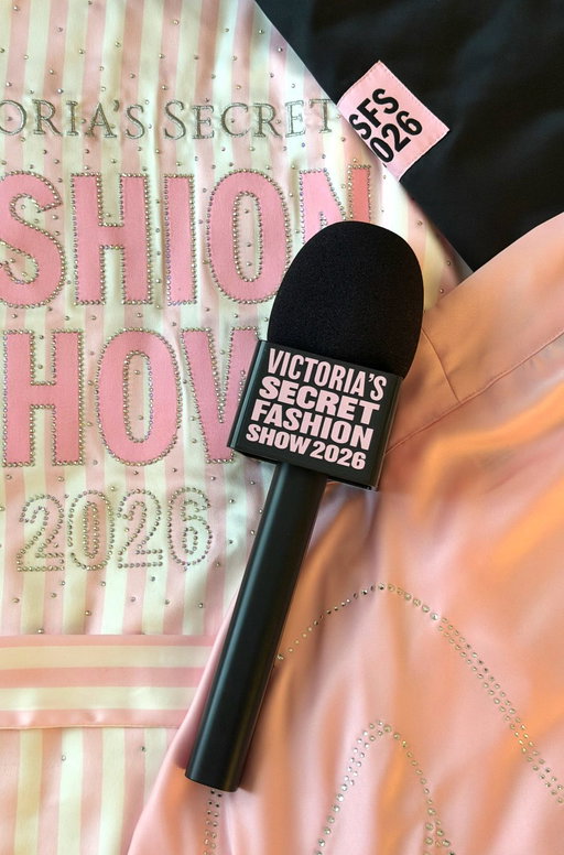 Please welcome Emmy nominated entertainment journalist @iamscottevans, and Emmy-winning fashion and beauty journalist @zannarassi, as our iconic Pink Carpet hosts. Be sure to see them interview all the stars ahead of the Victoria’s Secret Fashion Show on Supermodel Sunday, October 18, at 7PM ET.